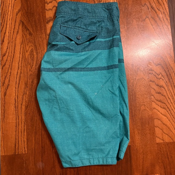 Old Navy Men's Aqua and Navy Swim Board Shorts - Picture 4 of 4